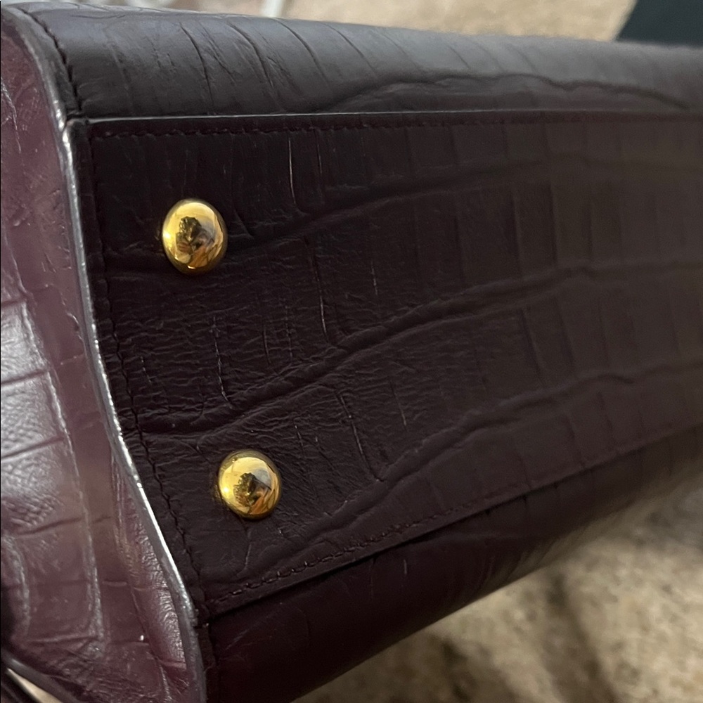 2055 Saint Laurent Cabas with Crocodile Embossing - Picture 5 of 11